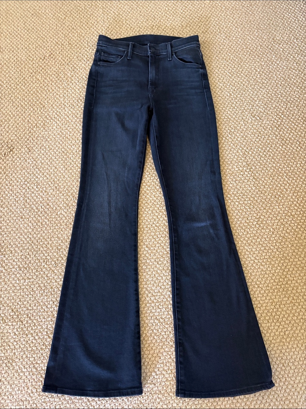MOTHER Denim The Weekender Deep End Black Flare Jeans Size 26 Like-New - Picture 3 of 8